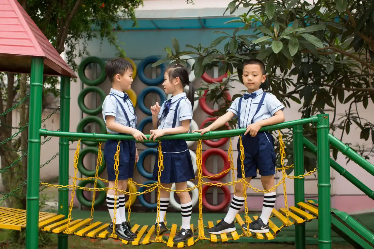 2024年东莞光学镜片市场趋势：精密窗口片与棱镜需求增长