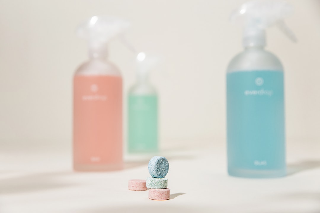 滤光片与棱镜在安防监控中的关键作用及选型要点